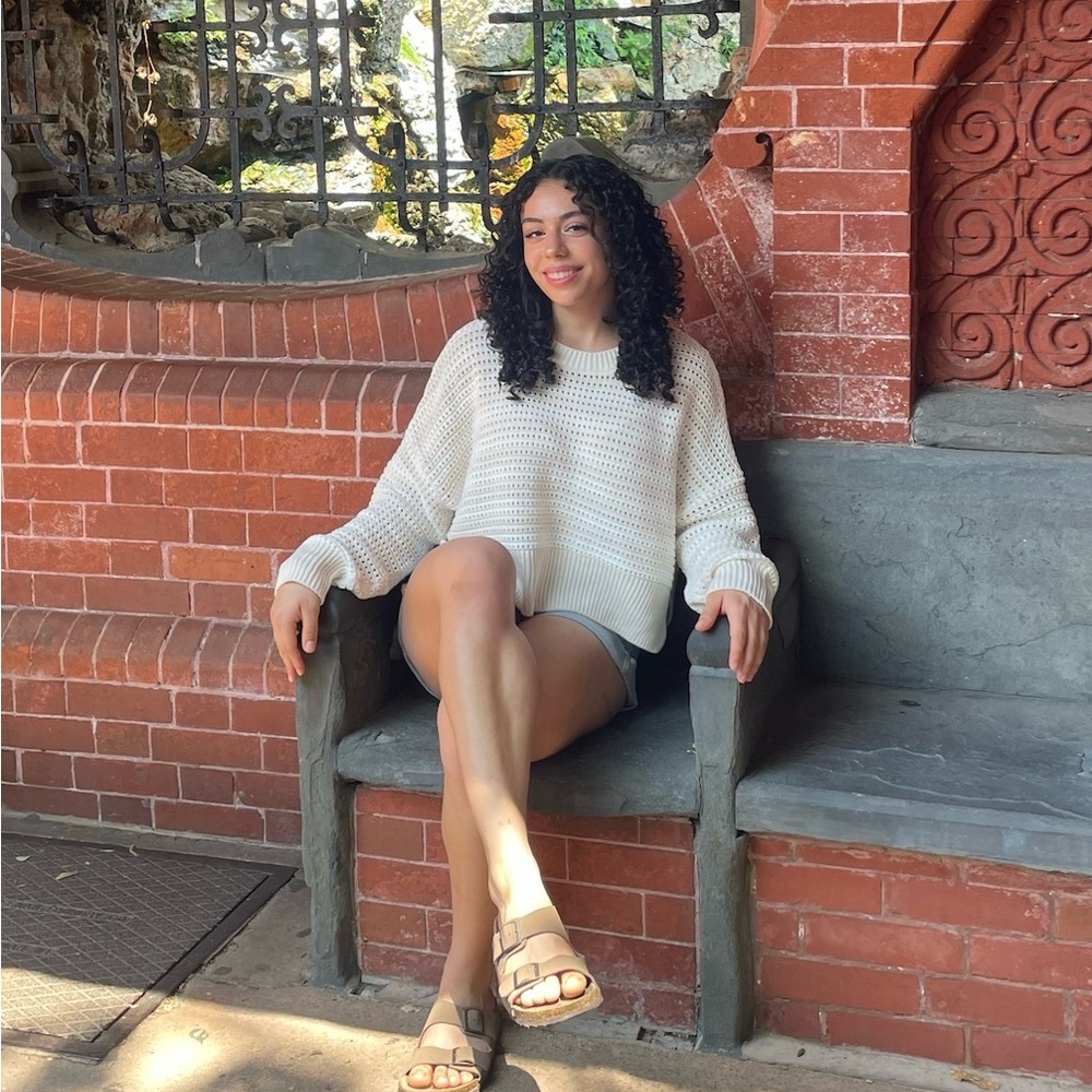 Meet your Posher, Larissa